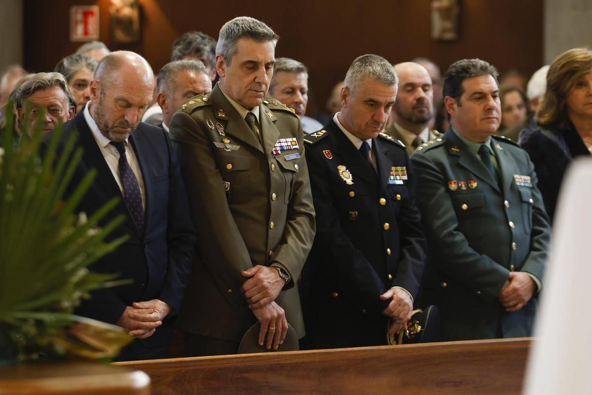 Juan Cofiño, Jesús Moreno, Jorge Ignacio Moreno y Francisco Javier Puerta, durante el funeral.