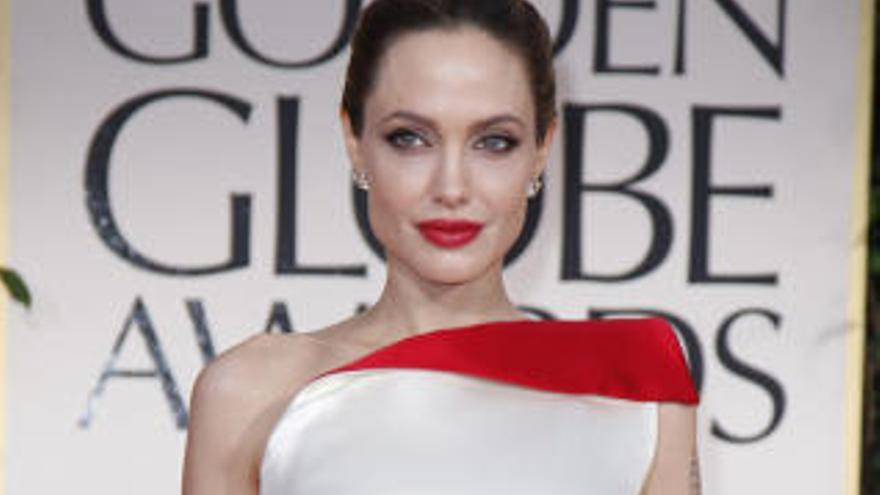 Angelina Jolie s&#039;opera per prevenir el càncer de mama