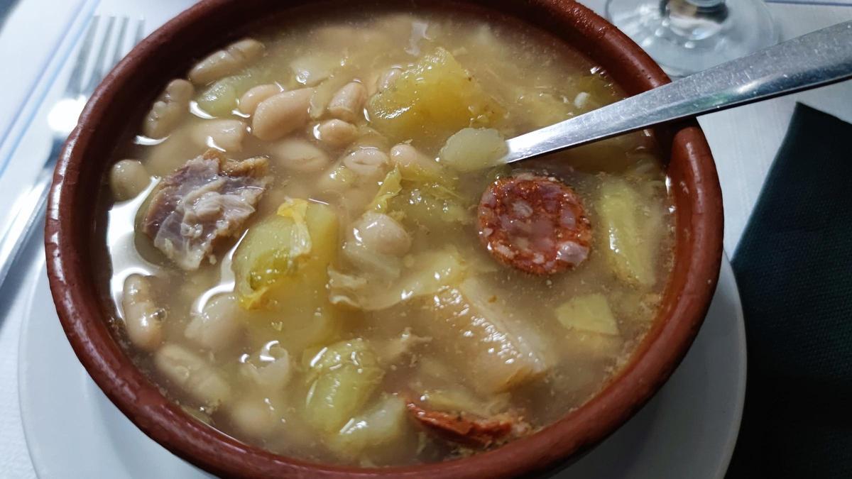 El caldo gallego del Bar Restaurante Alarcón.
