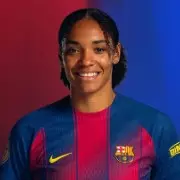 Salma Paralluelo, Delantero