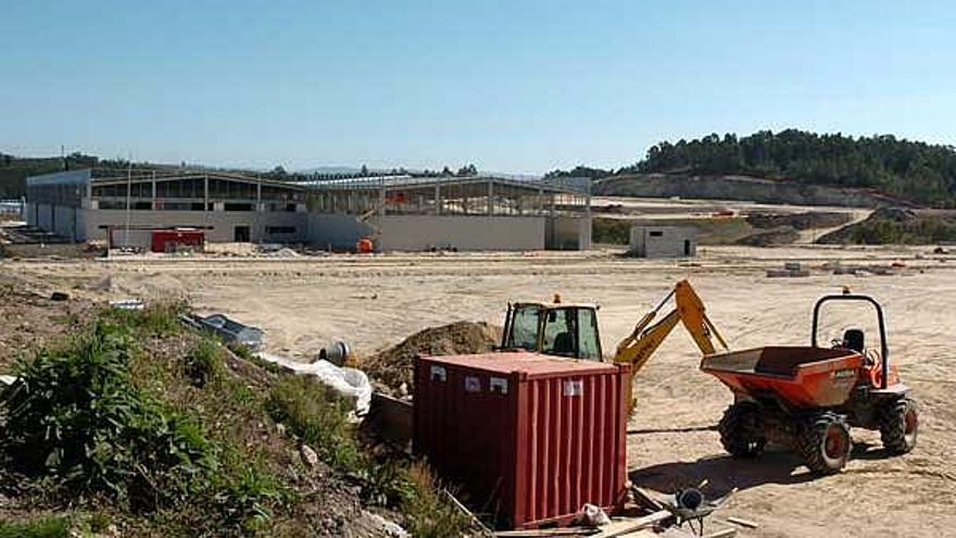 La fábrica portuguesa se instalará en el polígono de A Reigosa, aún en obras.