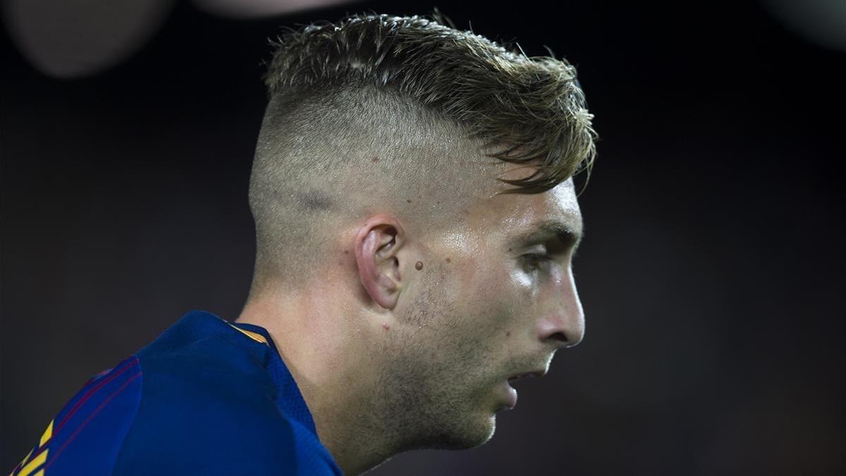 Deulofeu se prepara para lanzar un córner en el Barça-Eibar en el Camp Nou.