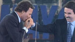 La crítica de Monegal: La fabulosa capsa de Pandora de Julio Iglesias