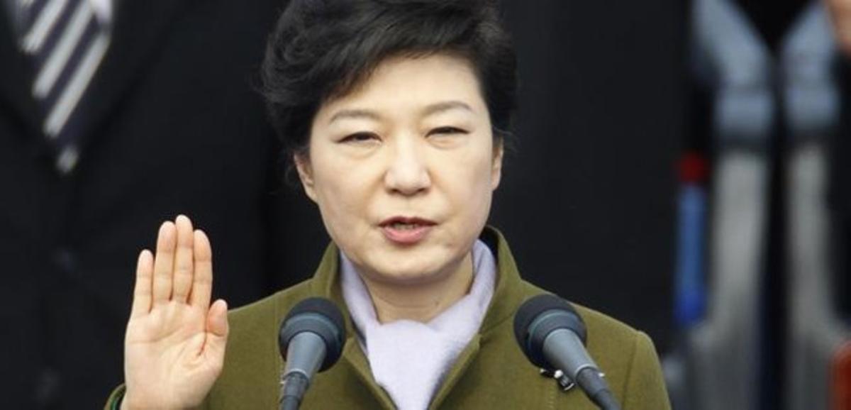 Park Geun-hye jura el càrrec davant el Parlament a Seül.