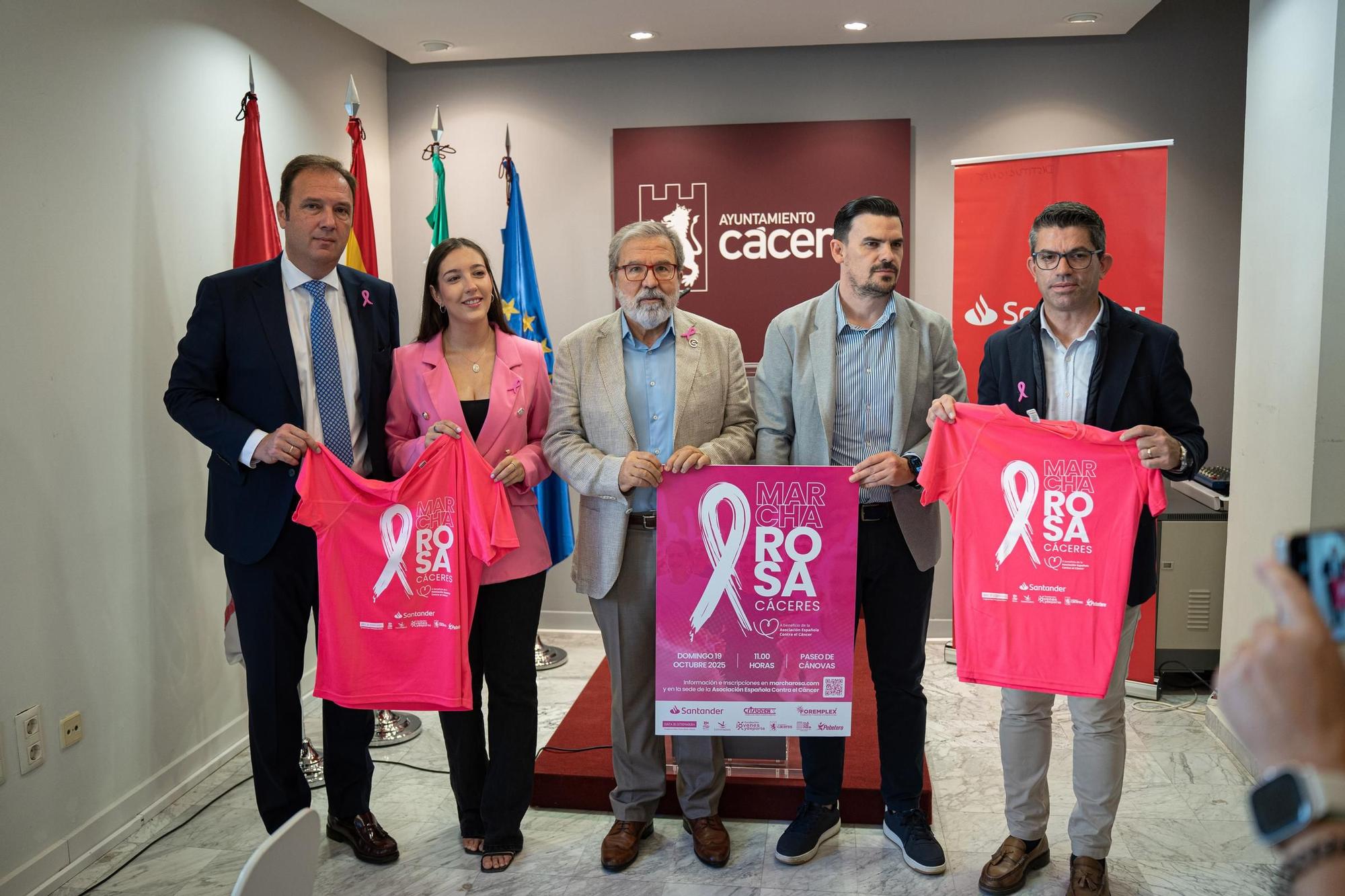Las imágenes de la presentación de la marcha rosa de Cáceres