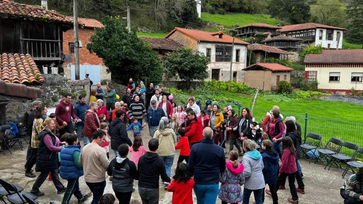 Participantes en los talleres de etnoarqueología de Ambás en pasadas ediciones