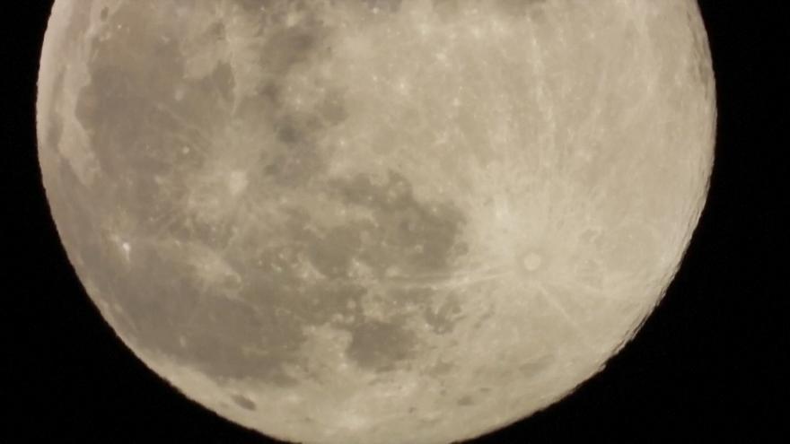 Espectacular última superluna del año