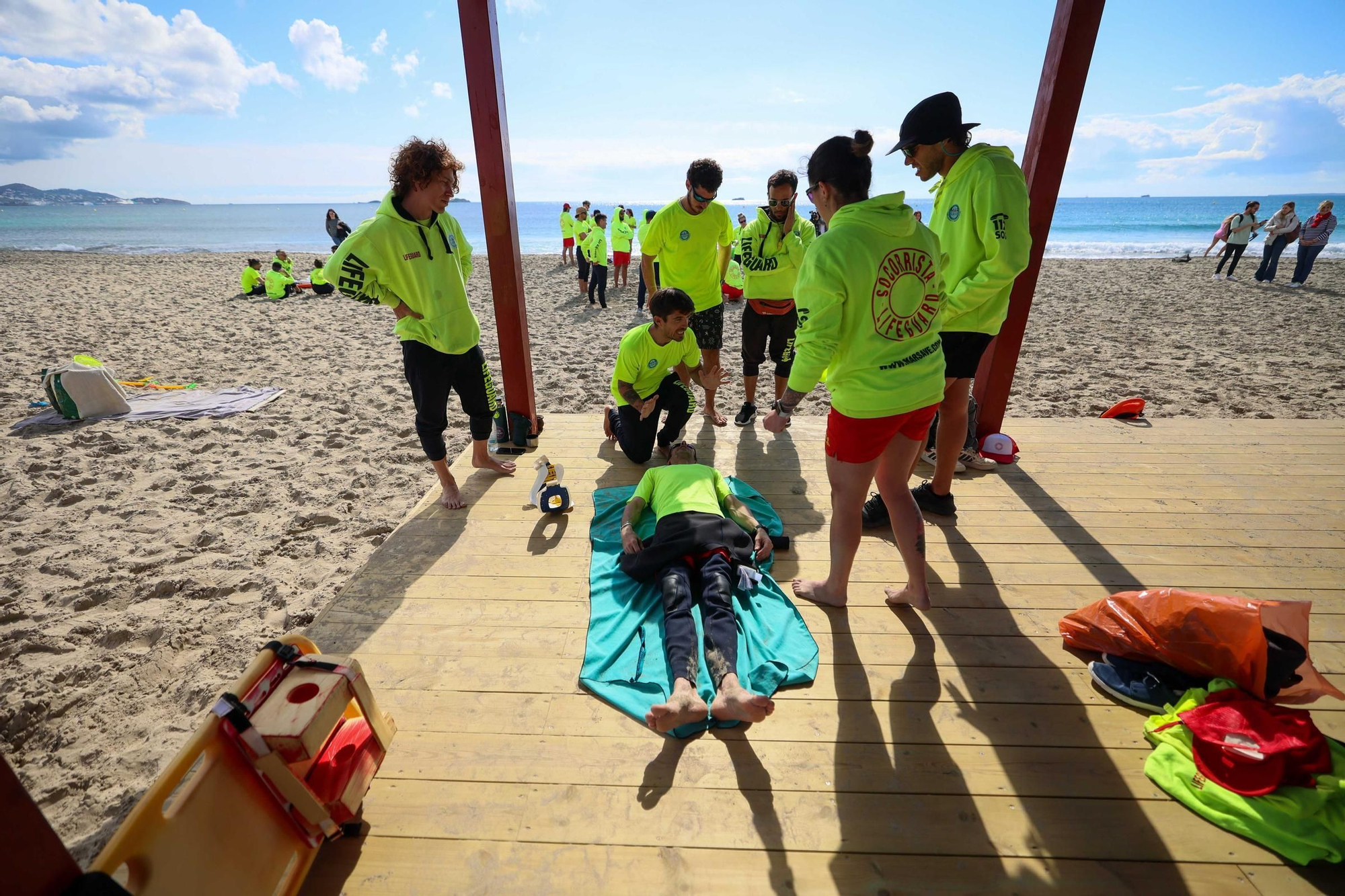 Galería: Más de 40 socorristas empiezan en nueve playas de Sant Josep