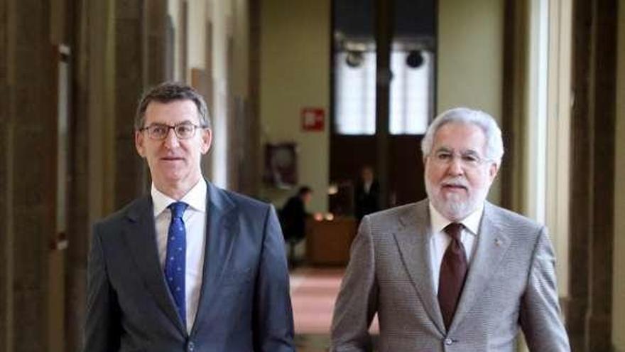 Alberto Núñez Feijóo y Miguel Santalices, ayer.