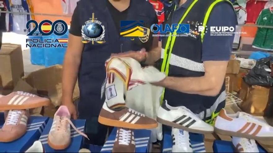 La policía se incauta de 16 toneladas de camisetas falsificadas del Mundial