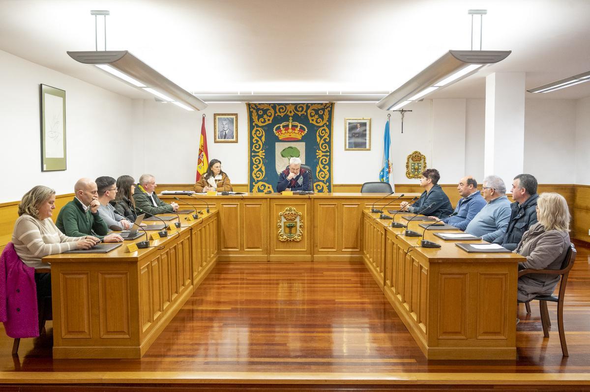 Una imagen de la Corporación en el pleno del POS+ celebrado en O Pino