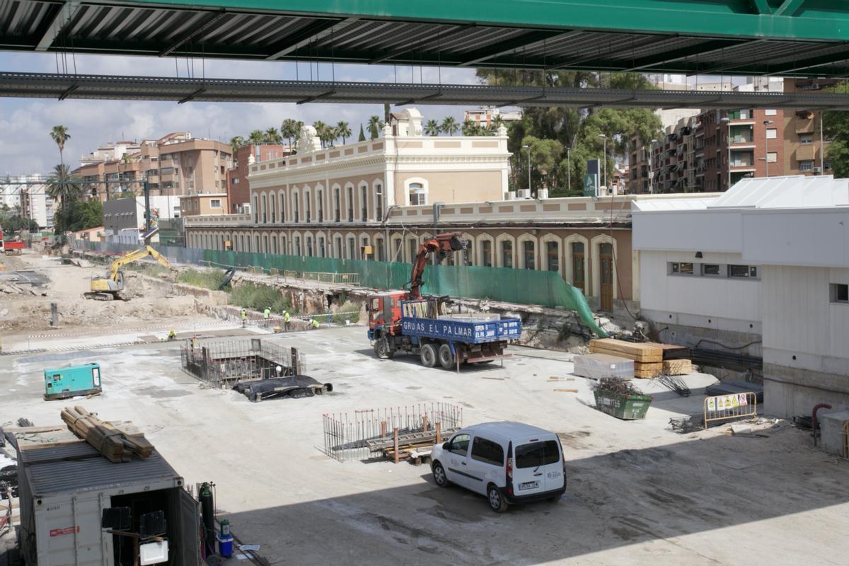 Obras de soterramiento en la estación del Carmen.