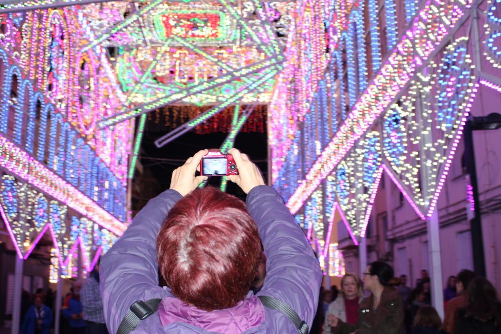 Encendido de luces de la falla Malvarrosa