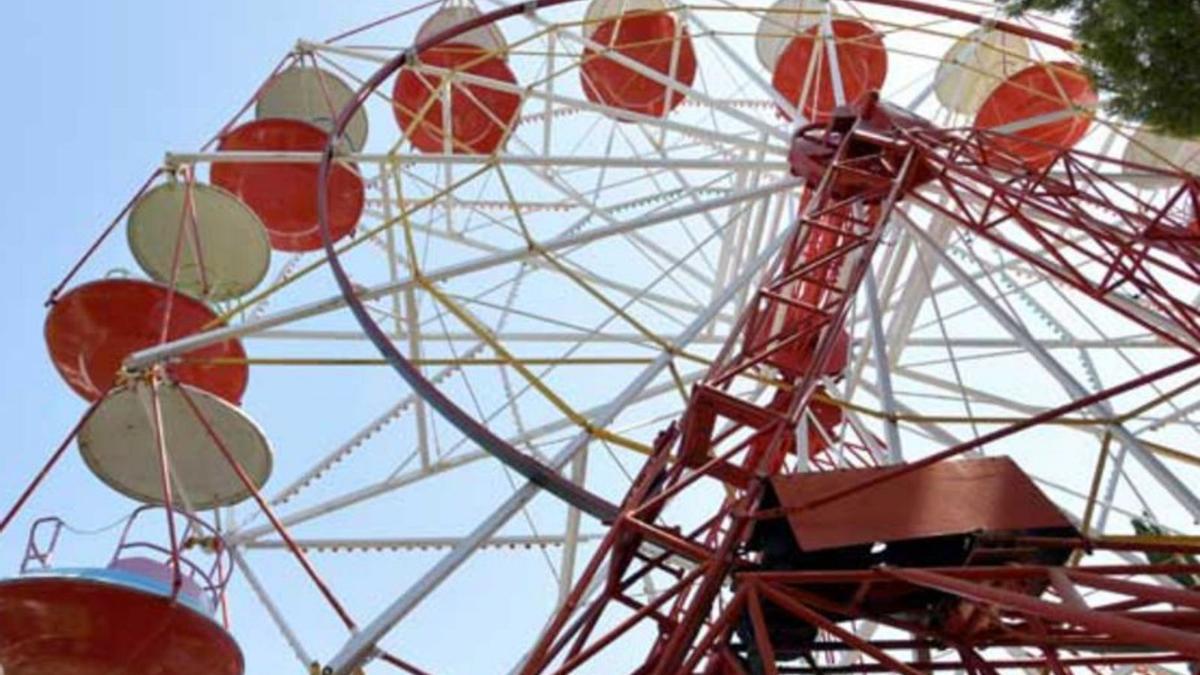 La noria del Parque de Atracciones es uno de los símbolos de este recinto.  |