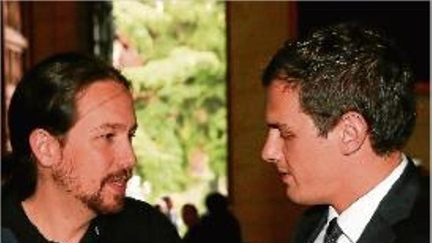 Iglesias i?Rivera se saluden en coincidir en una missa.