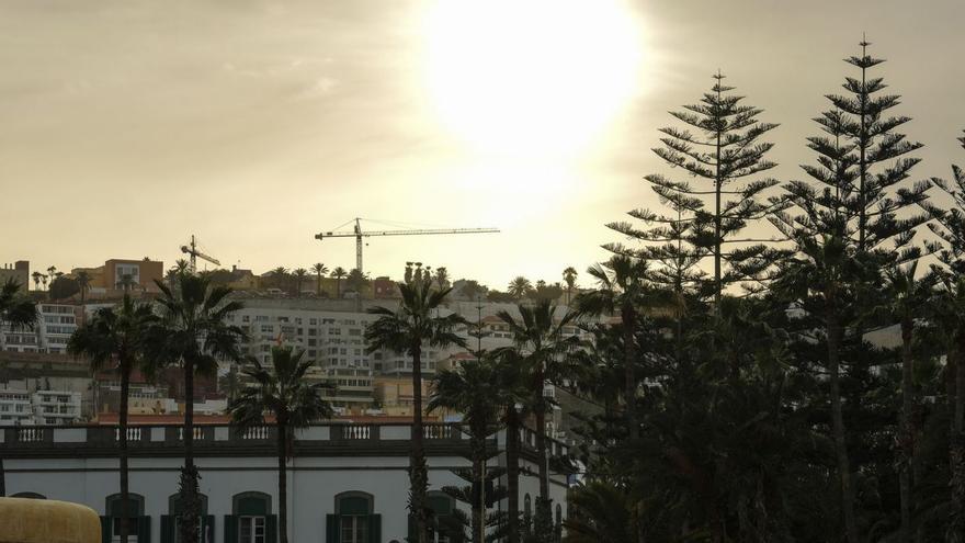 El pasado 14 de enero, una jornada de sol y calima en la ciudad. | | ANDRÉS CRUZ