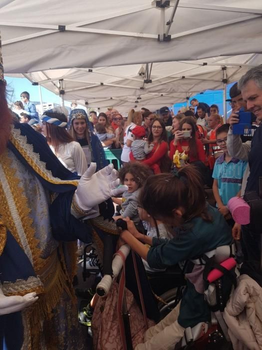 Los niños de Pequeño Valiente, con los Reyes Magos