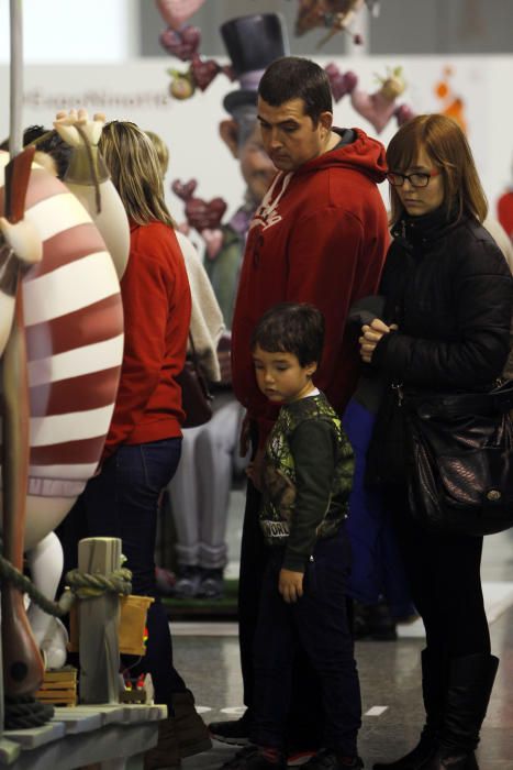 Gran ambiente en la Exposición del Ninot