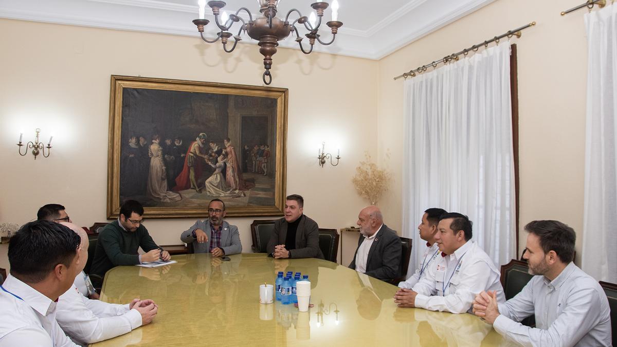 Encuentro entre la delegación de Guatemala y la Diputación de Cáceres.