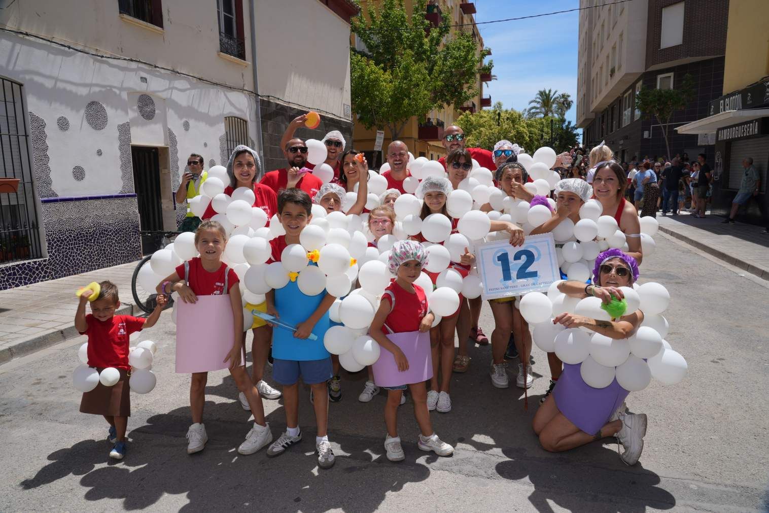 El Grau da inicio a las fiestas de Sant Pere con pólvora, bous y música