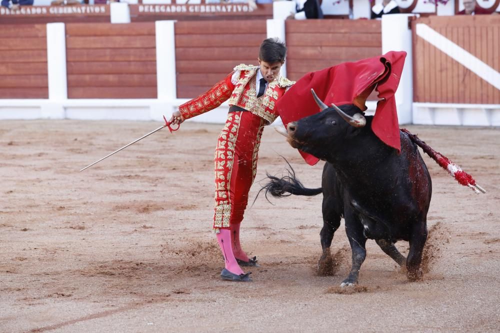 Novillada con picadores en El Bibio