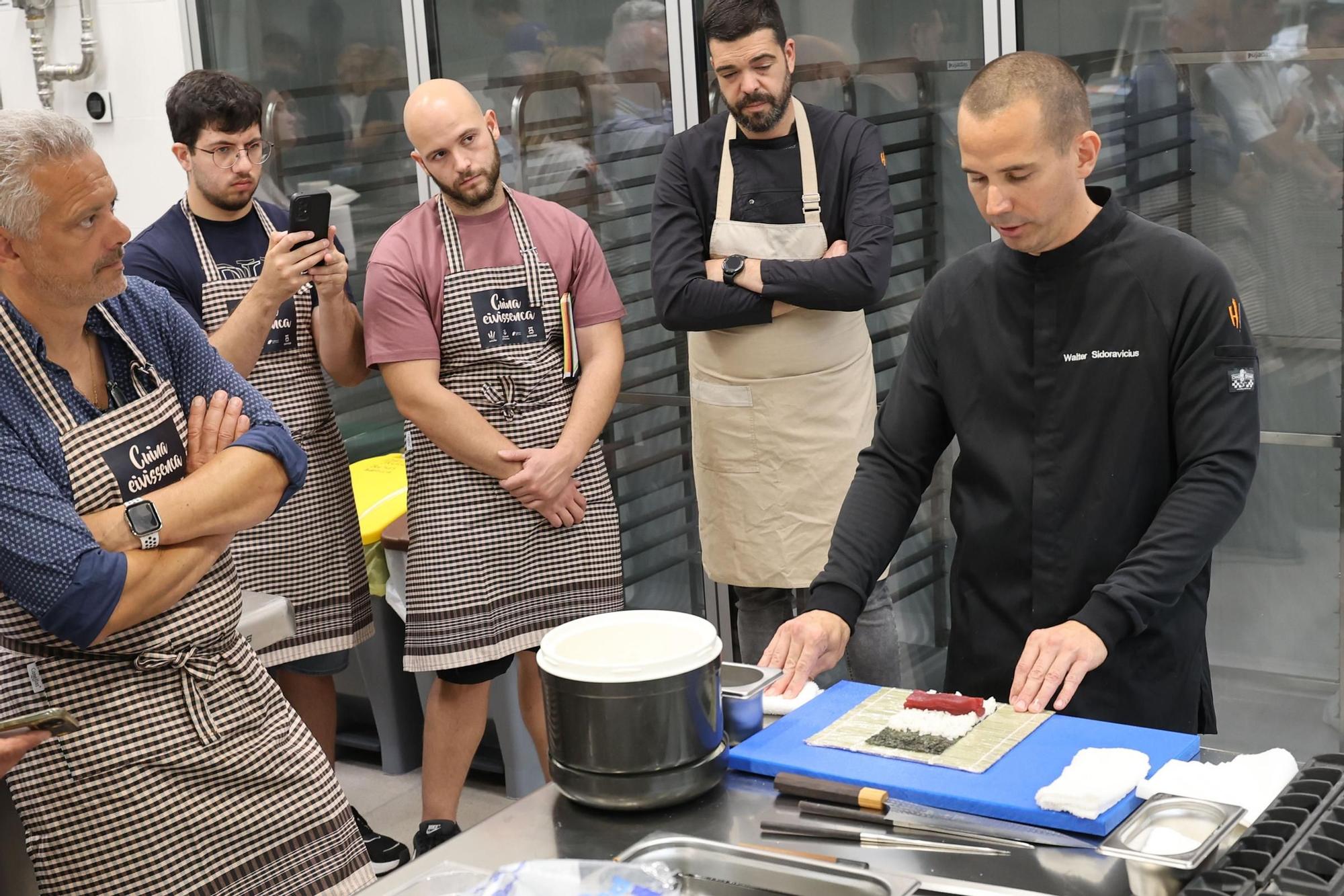 Clase magistral de sushi en la Escuela de Hostelería