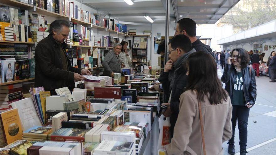 Una caseta de la Feria del Libro de Córdoba en una edición anterior