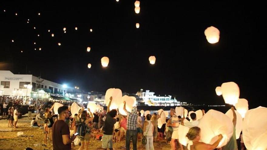 Suelta de los farolillos en Playa Blanca 2017