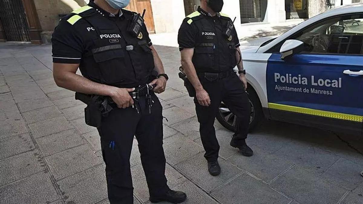 Dos policías locales de Manresa.