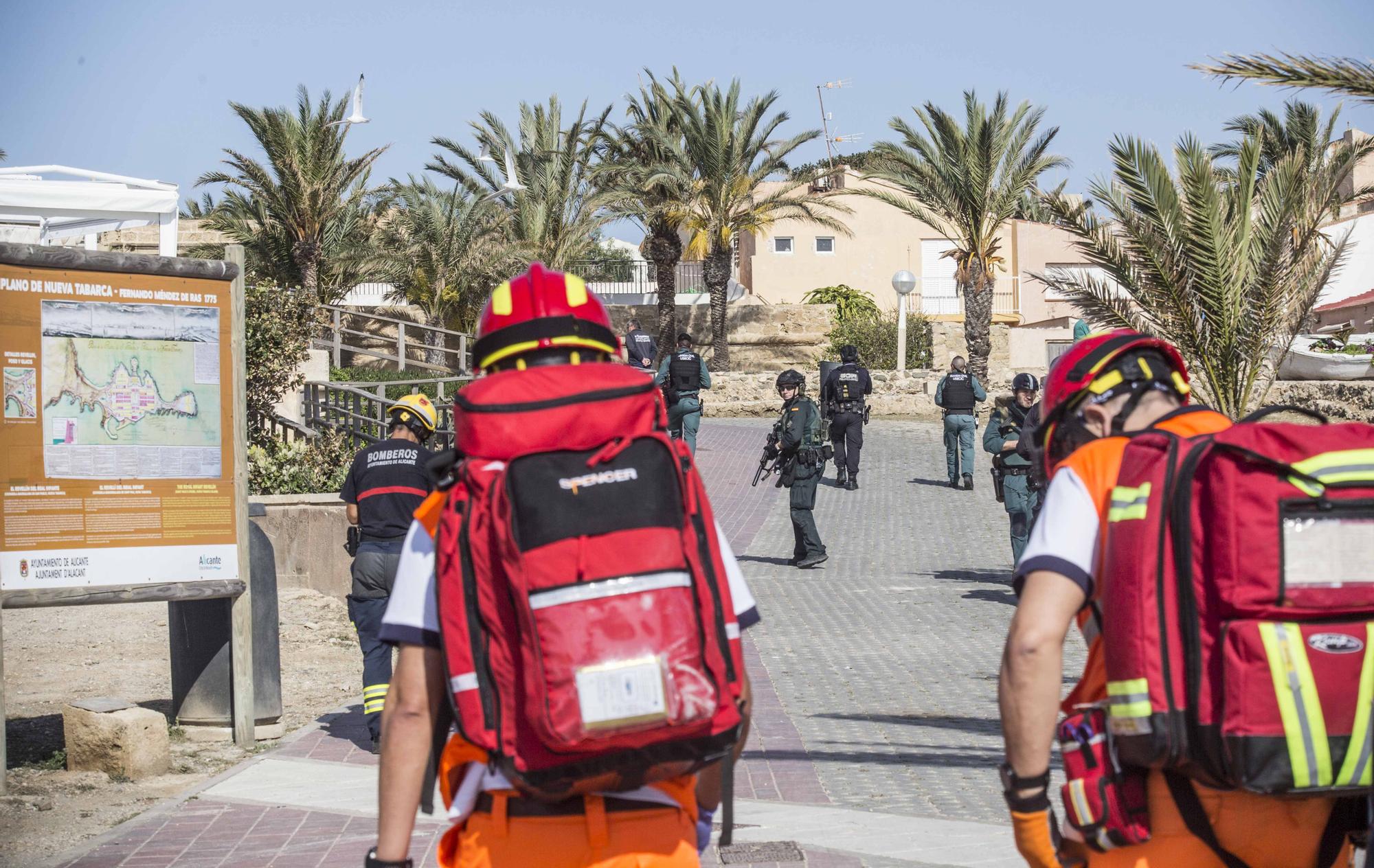 El GAR de la Guardia Civil y el Servicio de Prevención y Extinción de Incendios de los Bomberos de Alicante protagonizan en Tabarca un llamativo simulacro de emergencia