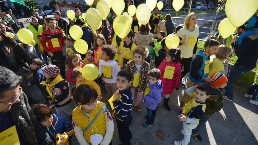 Participantes en la carrera reivindicativa, que se celebró en la plaza de Barcelos. // Gustavo Santos