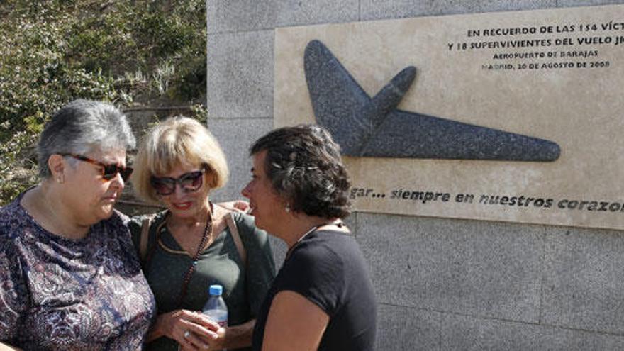 Familiares de las víctimas, en el acto de Madrid.