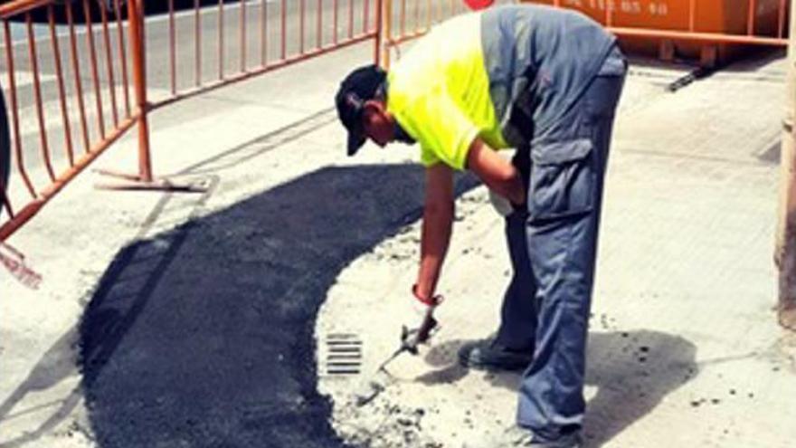 La brigada realiza diferentes reparaciones en los colegios