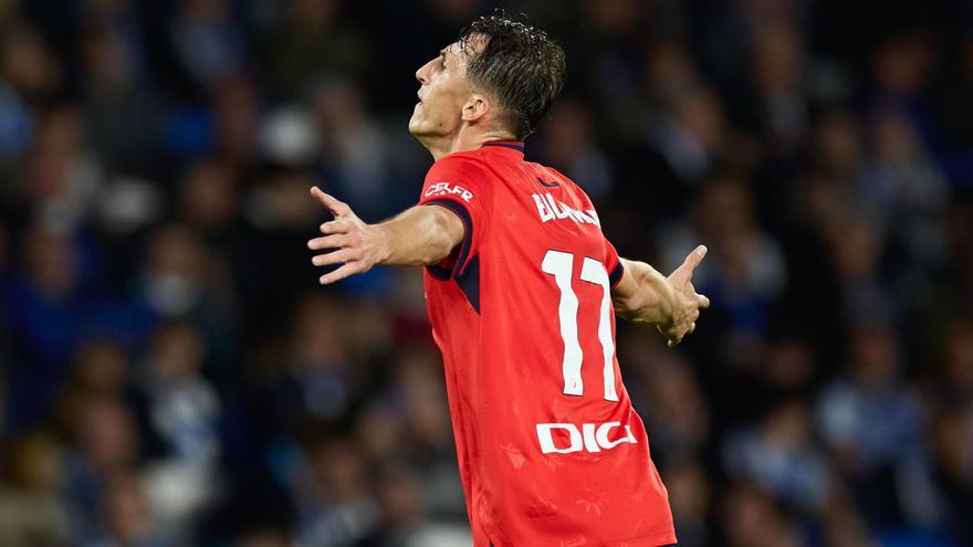 Budimir y Lukébakio dejan en tablas un duelo con mayor dominio sevillista