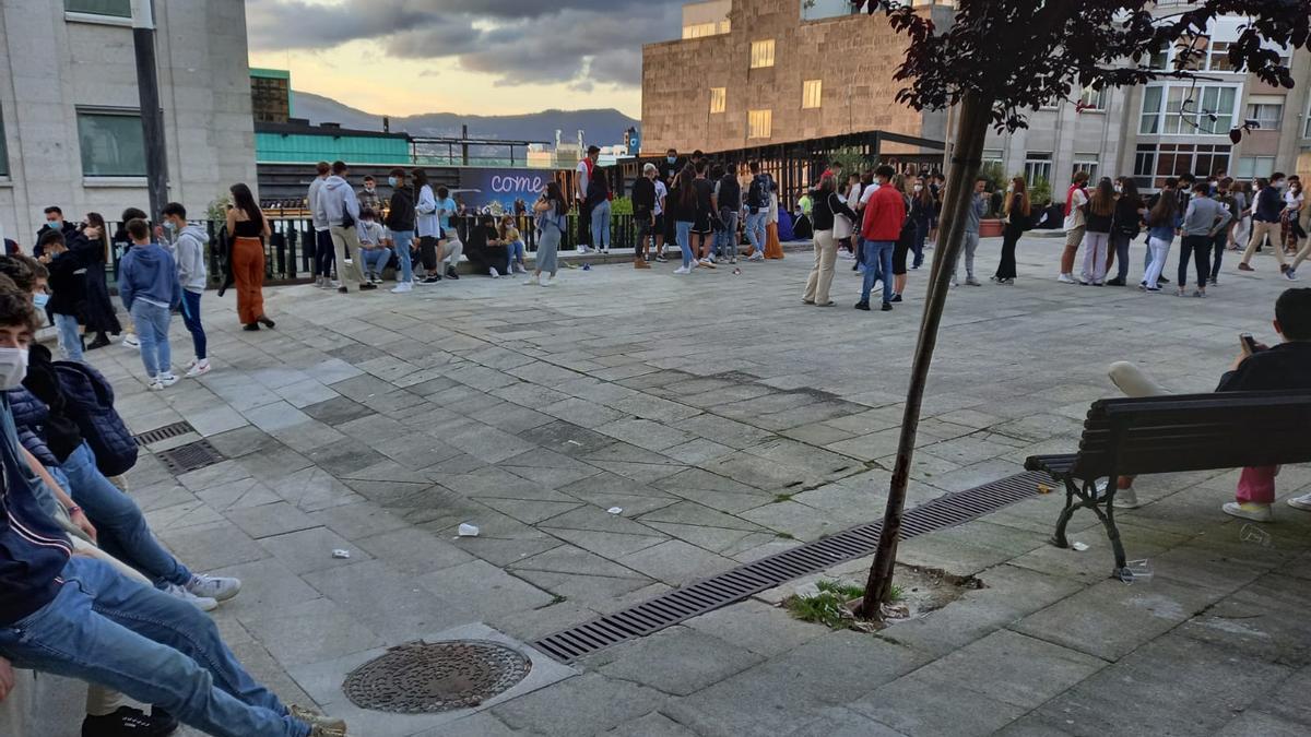 El mercado da Pedra, lleno de jóvenes este sábado