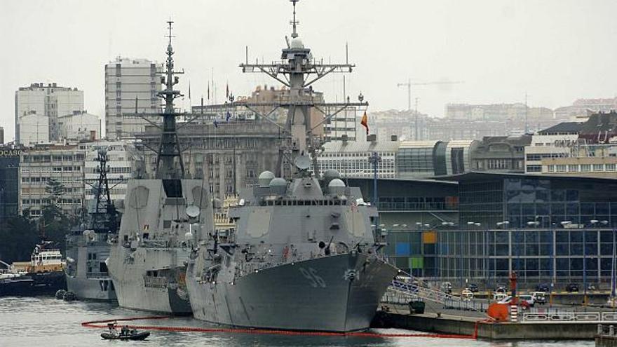 Varios buques pertenecientes a una flota de la OTAN, en enero del año pasado en el muelle de Transatlánticos. / juan varela