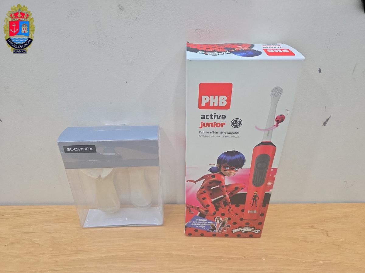 Varios dos artigos incautados ao presunto autor dos furtos.