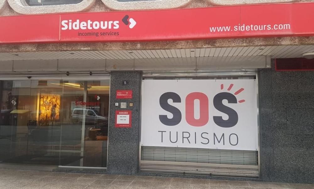 Ganz Mallorca ist voll mit SOS-Turismo-Bannern