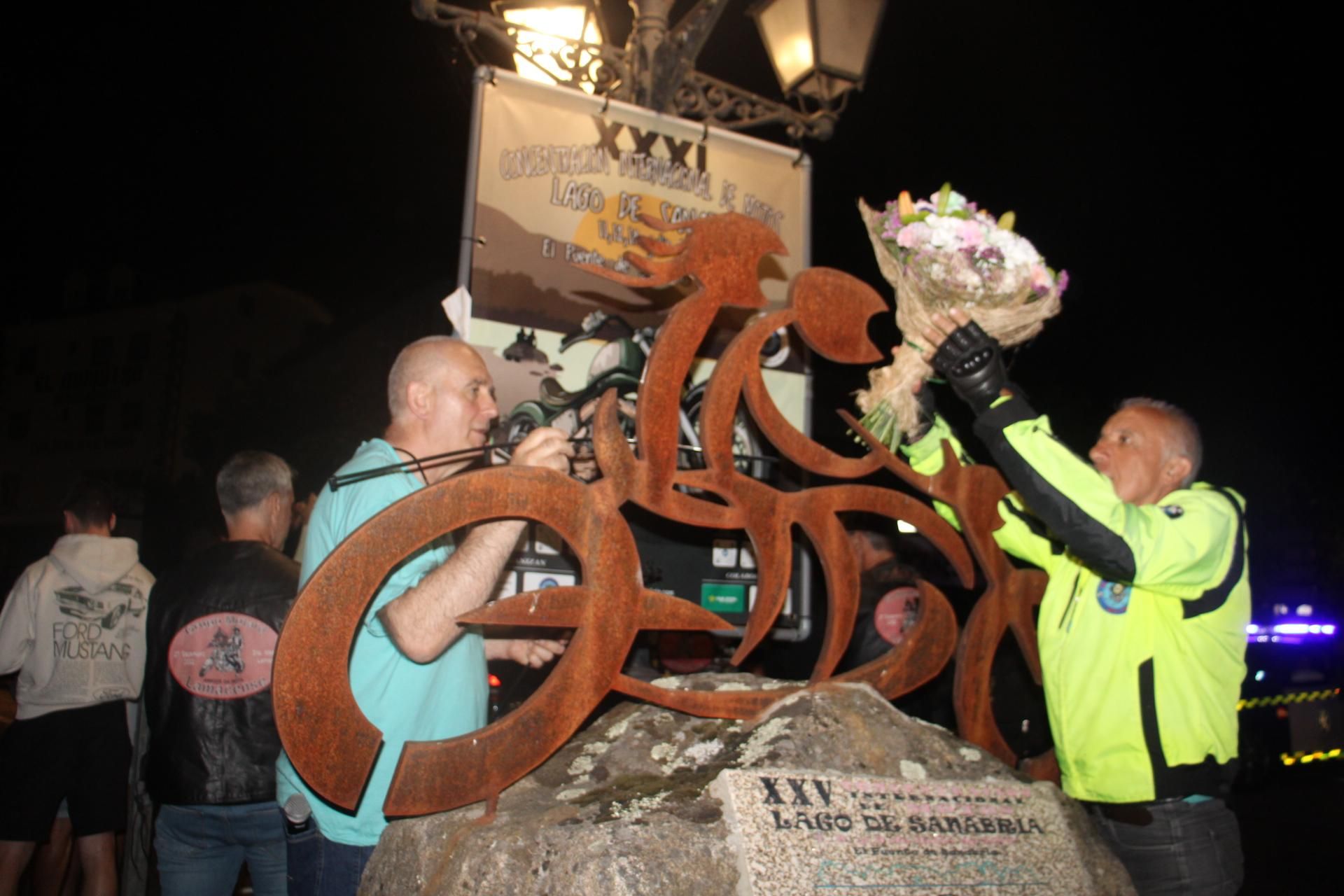 Sanabria se rinde a la antorchada y el homenaje a los moteros