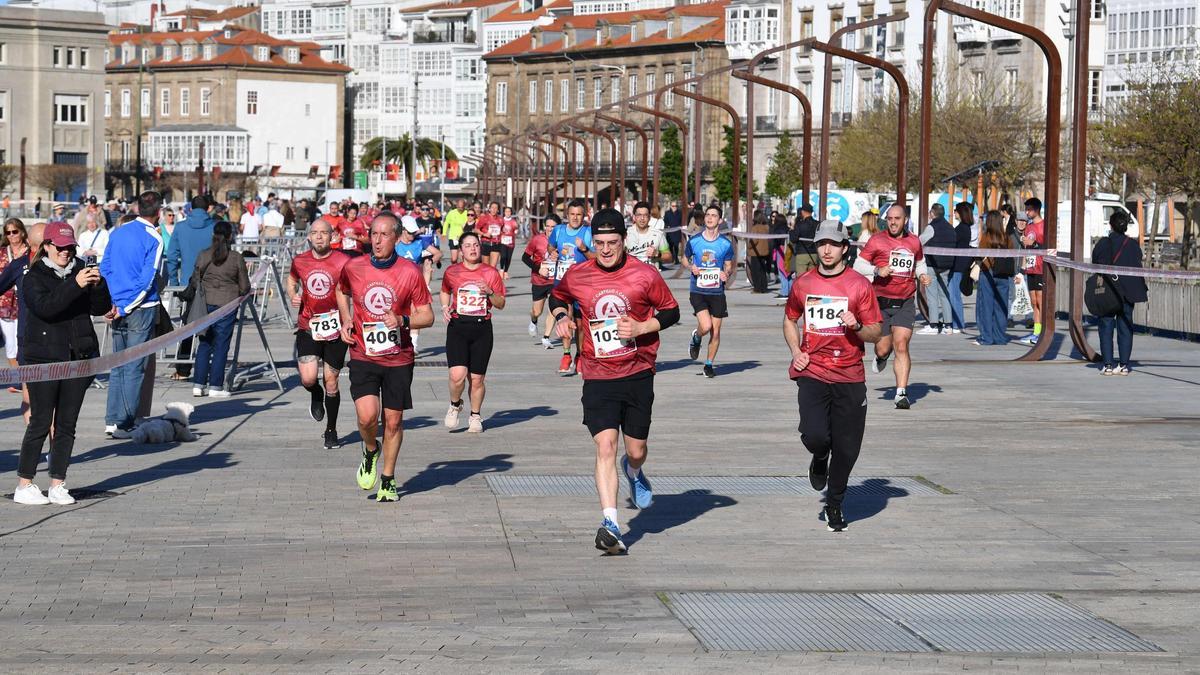 Participantes en la carrera Costa Ártabra, el año pasado.