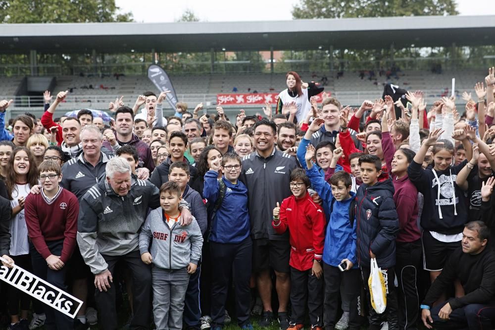 Los All Blacks dirigen un entrenamiento con alumnos en Gijón