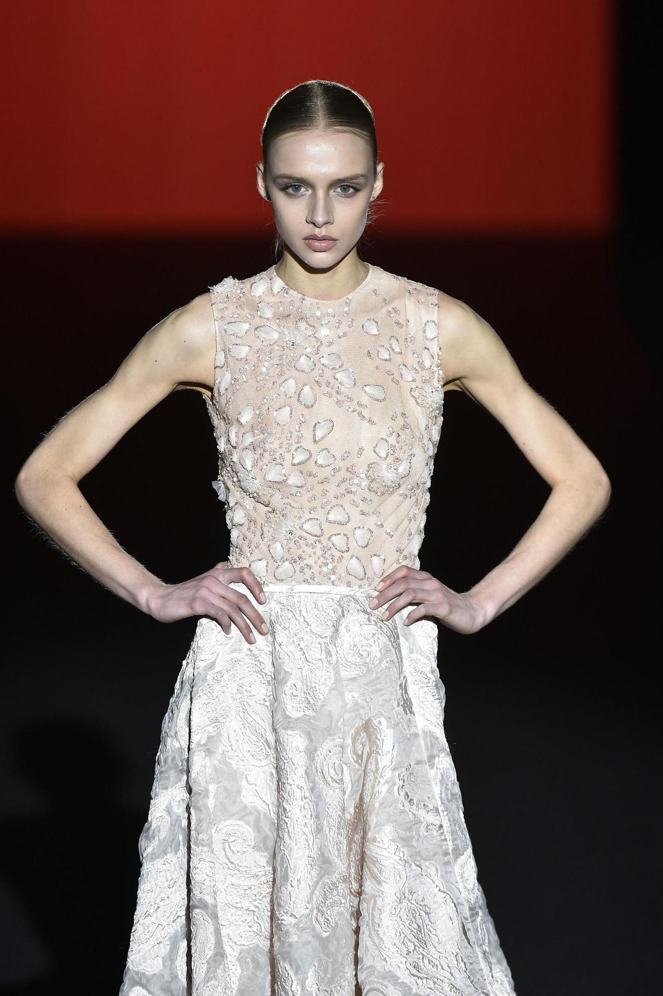 Hannibal Laguna MBFWM otoño-invierno 2017, detalle de los trabajados cuerpos