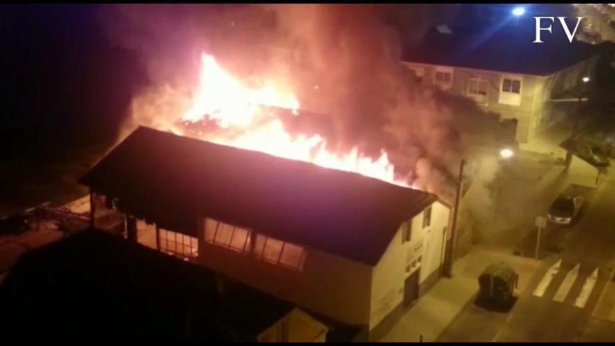 Incendio en el astillero de Casqueiro de Moaña