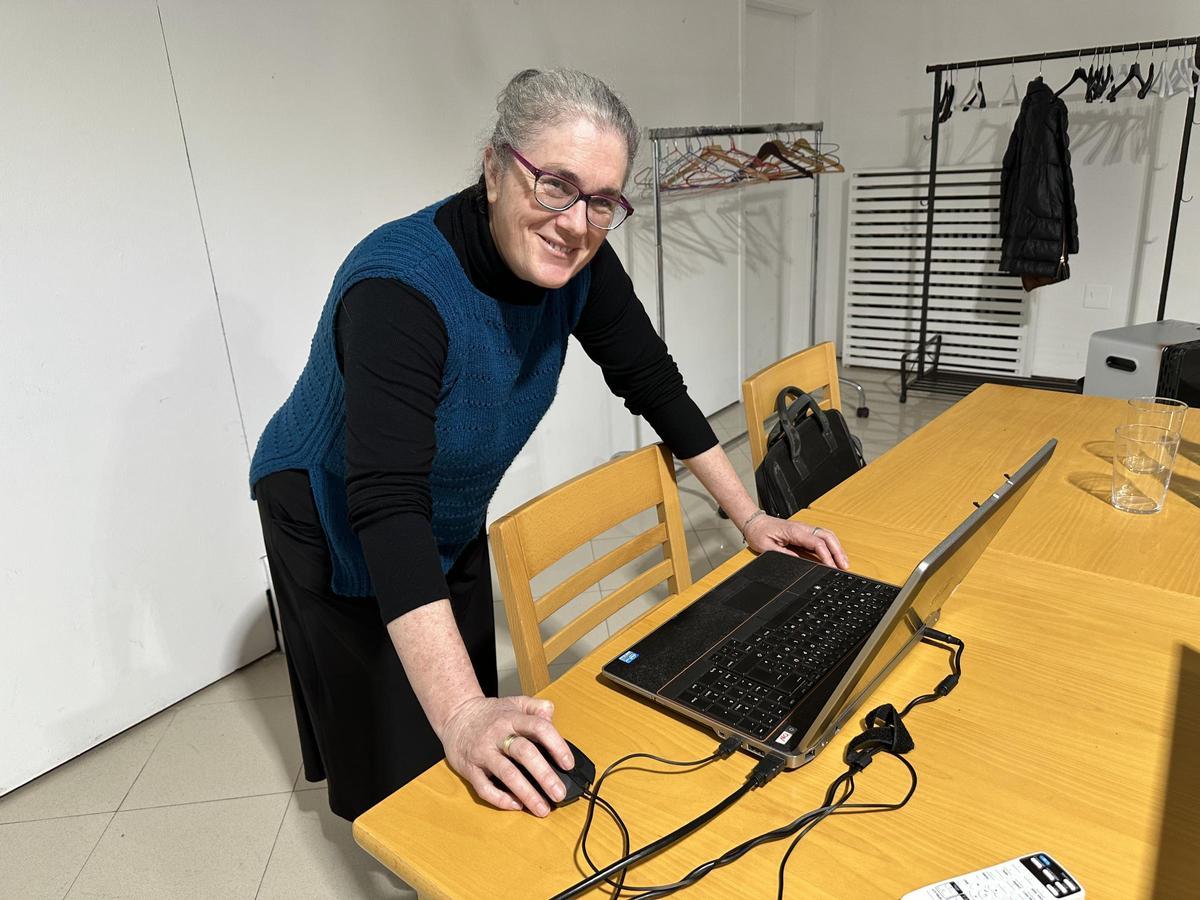 Ana antes de una de las charlas.