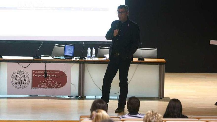 Un momento de la charla impartida por el profesor José Manuel Muñoz en el Campus Viriato.