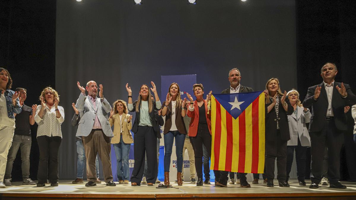 El secretario general de Junts, Jordi Turull, y la portavoz de Junts en el Congreso, Miriam Nogueras, encabezan el mitin en Mollerussa (Lleida).