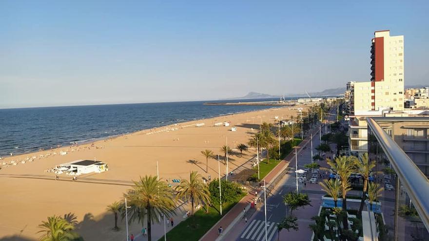 La nueva piscina 'infinity' en la azotea del hotel Bayrén de Gandia