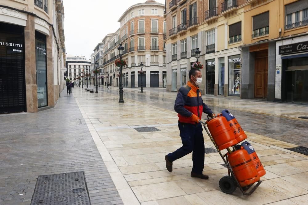 Calles vacías e inhóspitas en lo que era un Centro de Málaga bullicioso y lleno de actividad.