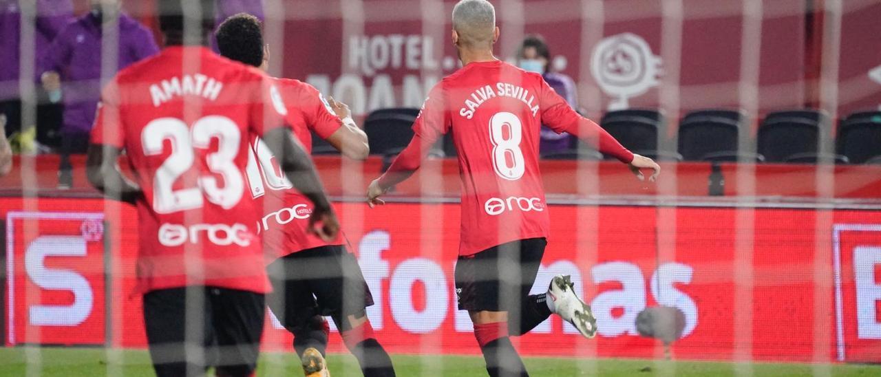 El Mallorca golea al Logroñés y se afianza en el liderato (4-0)