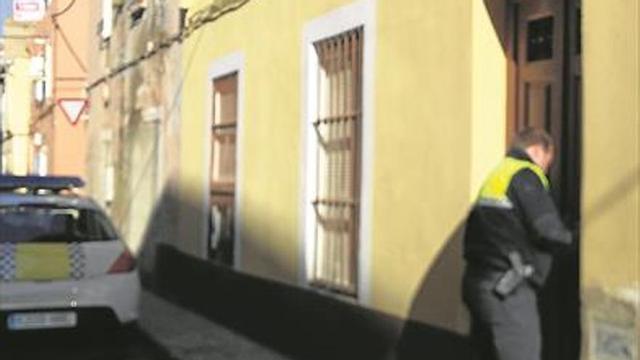 Desalojada una anciana de su vivienda por riesgo de derrumbe del techo